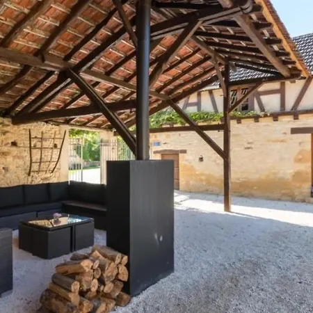 Holiday home Domaine Des Grands Bois Privatise, 9 Chambres, 18 Personnes, Salle De Jeux, Piscine Panoramique Privee Et Chauffee Sergeac
