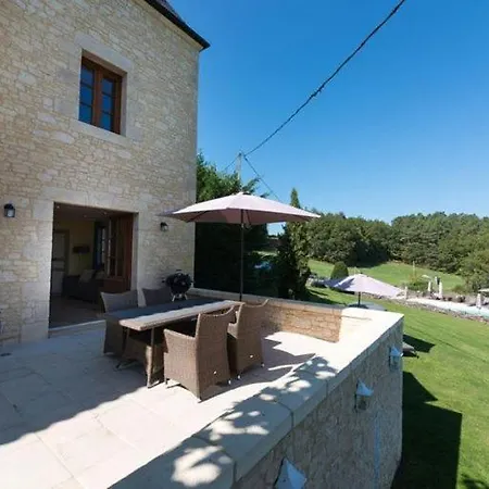 Holiday home Domaine Des Grands Bois Privatise, 9 Chambres, 18 Personnes, Salle De Jeux, Piscine Panoramique Privee Et Chauffee Sergeac