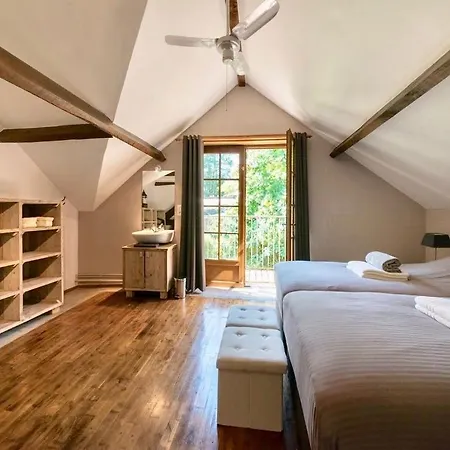 Holiday home Domaine Des Grands Bois Privatise, 9 Chambres, 18 Personnes, Salle De Jeux, Piscine Panoramique Privee Et Chauffee