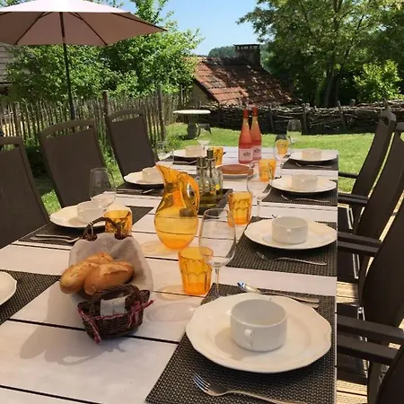 Domaine Des Grands Bois Privatise, 9 Chambres, 18 Personnes, Salle De Jeux, Piscine Panoramique Privee Et Chauffee * Sergeac