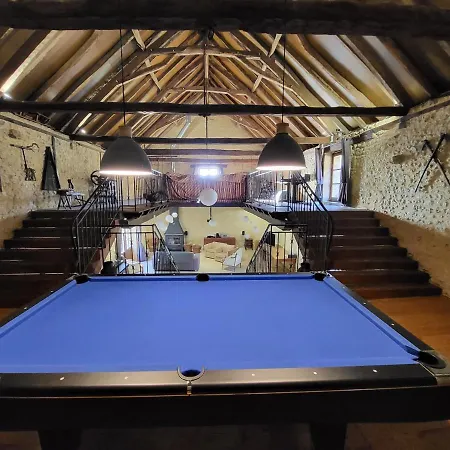 Domaine Des Grands Bois Privatise, 9 Chambres, 18 Personnes, Salle De Jeux, Piscine Panoramique Privee Et Chauffee