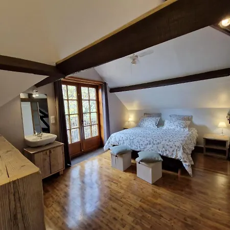 Domaine Des Grands Bois Privatise, 9 Chambres, 18 Personnes, Salle De Jeux, Piscine Panoramique Privee Et Chauffee Holiday home Sergeac