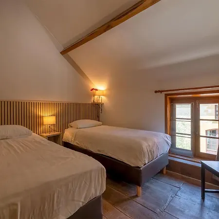 Ferienhaus Domaine Des Grands Bois Privatise, 9 Chambres, 18 Personnes, Salle De Jeux, Piscine Panoramique Privee Et Chauffee Sergeac
