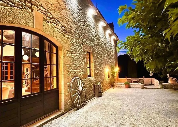 Domaine Des Grands Bois Privatise, 9 Chambres, 18 Personnes, Salle De Jeux, Piscine Panoramique Privee Et Chauffee Sergeac